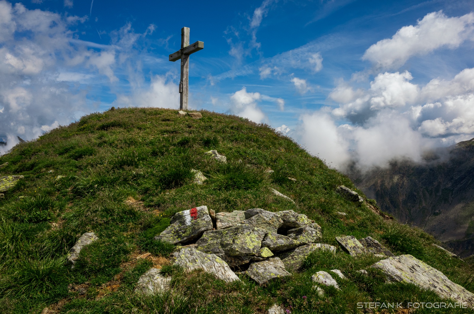 Blick zurück zum Gipfelkreuz